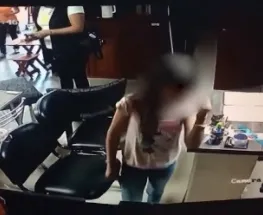 Mujer usó a su hija para robar en un local comercial