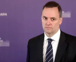 Del respaldo al silencio: el "protocolo" que marcaría la salida de Adorni