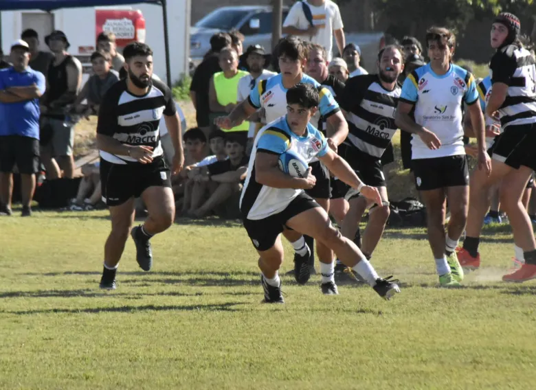 Universitario quiere seguir firme en el Provincial y recibe a Alfiles