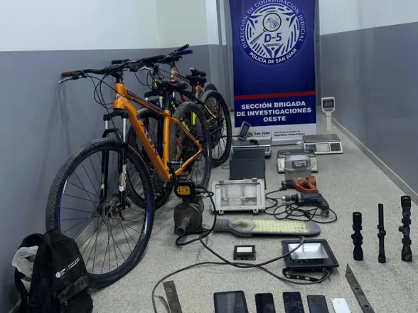 Tres detenidos y un arsenal insólito tras una serie de allanamientos