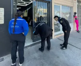 Destrozaron una vidriera, entraron al local y se llevaron mercadería por más de $350 mil