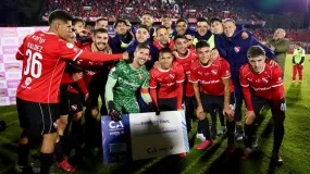Independiente pegó de entrada, aprovechó la roja y dejó afuera a Unión