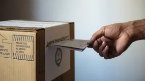 Los jóvenes que impulsaron a Milei ahora muestran más dudas de cara a 2027