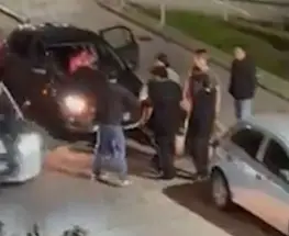 Una pelea en Mar del Plata terminó con un joven embestido por un auto