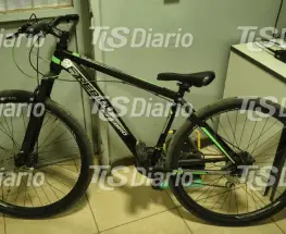 En Santa Lucía, dos pibes quisieron llevarse una bici y terminaron escapando a las corridas
