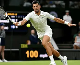 Djokovic sacó adelante un partido bravo y sigue firme en Londres