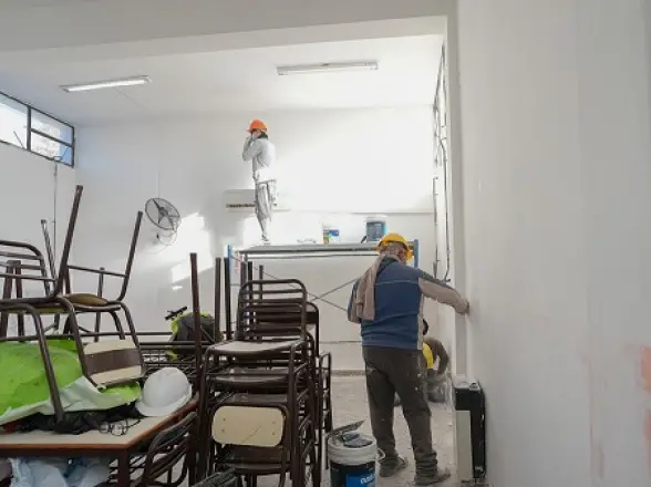 Durante el receso invernal, avanzan los trabajos de mantenimiento en 160 escuelas