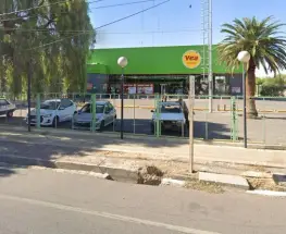 Destrozaron la vidriera de un súper en Rawson y se llevaron plata y mercadería en plena madrugada