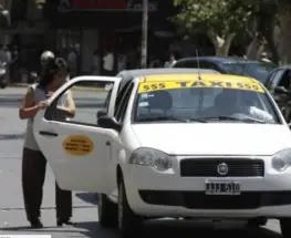 Un remisero vivió un infierno en pleno viaje y denunció que lo atacó una patota