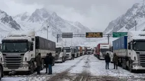 La nieve no afloja y siguen trabados Cristo Redentor y Pino Hachado