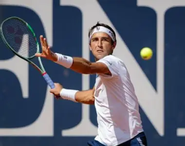 Etcheverry no pudo con Bublik y se despidió en semifinales de Kitzbühel