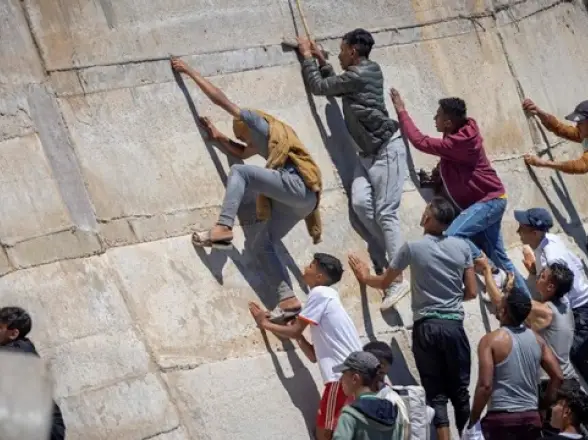Sube la crisis en Ceuta: ya hallaron 57 cuerpos y España acelera los retornos a Marruecos
