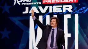 Milei aterriza en Hungría con una agenda cargada de reuniones y cierre en la CPAC