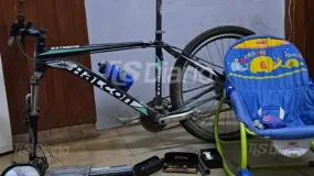 Le rompieron la puerta y le vaciaron la gomería: hay un detenido