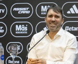 Coudet, golpeado tras la caída en el Superclásico: "Hay que levantarse y seguir"