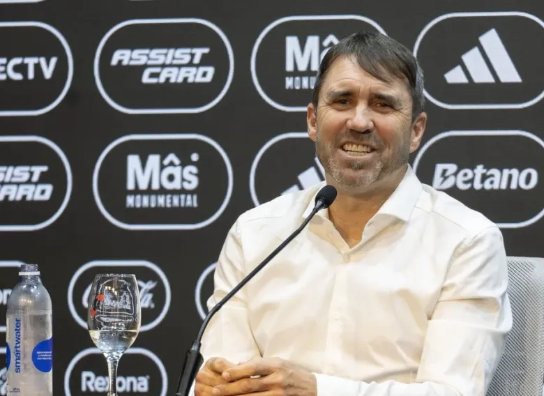 Coudet, golpeado tras la caída en el Superclásico: "Hay que levantarse y seguir"