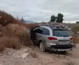 Perdió el control y terminó contra un montón de escombros en Chimbas