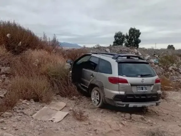 Perdió el control y terminó contra un montón de escombros en Chimbas