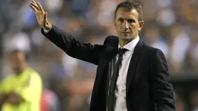 Riquelme aceleró y Arruabarrena quedó muy cerca de regresar al Xeneize