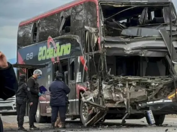 Sigue la pesquisa por el choque fatal en Salta que dejó un muerto y varios heridos