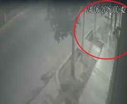14 segundos de terror en una lomoteca de Chimbas: entraron como clientes y sacaron un arma