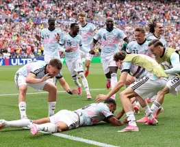Bélgica reaccionó sobre la hora, bajó a Senegal 3-2 y se metió en octavos