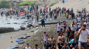 Ceuta ya suma 67 muertos por la crisis con Marruecos y España levanta una barrera en el mar