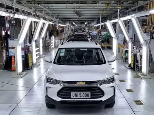 General Motors vuelve a producir sin paradas en Alvear, pero la jornada baja de 9 a 6 horas