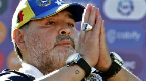 Autopsia de Maradona: "Liquido en los pulmones y corazón agrandado"