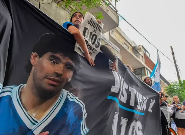 Juicio por la muerte de Maradona: declaran dos médicos que se opusieron a la internación domiciliaria