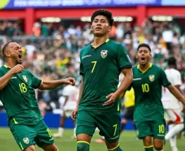 Bolivia reaccionó a tiempo, derrotó a Surinam y quedó a un paso de la Copa del Mundo