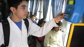 Crecen los reclamos por estudiantes que no pueden viajar en RedTulum y el Gobierno pide esperar ajustes