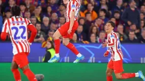 El Aleti pegó primero en Barcelona con una joya de Julián Álvarez