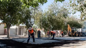 Caucete suma asfalto y arreglos en varias calles del departamento