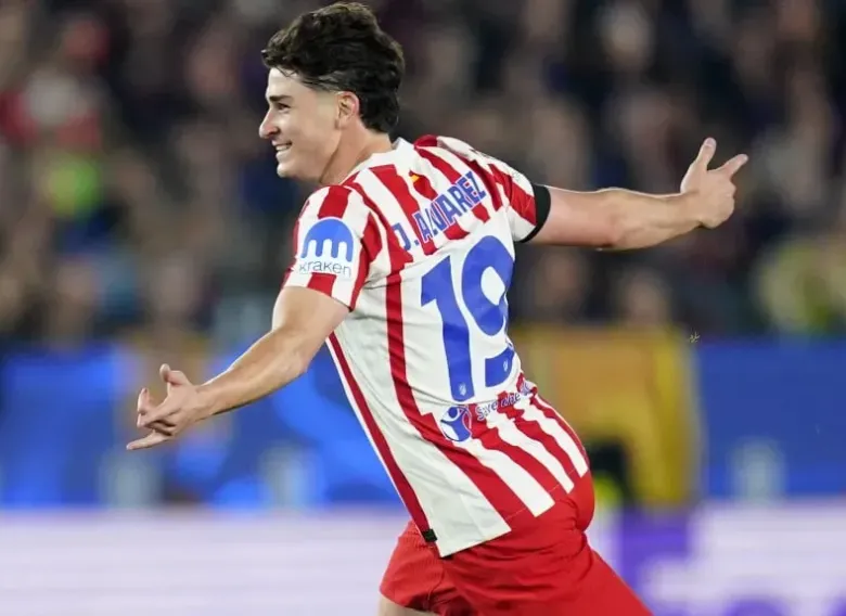 Julián Álvarez, en la mira de tres pesos pesados del continente