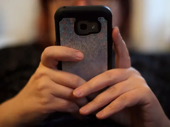 Usaron el WhatsApp de su hija y le sacaron $4,4 millones a un jubilado de Capital