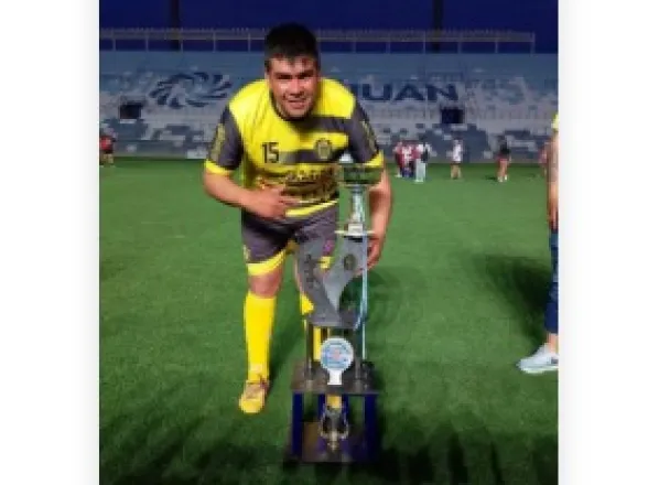 Dolor por la muerte de un joven futbolista tras un accidente doméstico