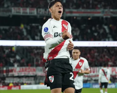 River lo salvó sobre la hora y selló el liderazgo del grupo