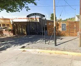 Hicieron un boquete, vaciaron un bar de Libertador y se llevaron hasta las sombrillas