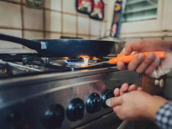 Junio arranca con rebajas extra en gas y luz para usuarios subsidiados