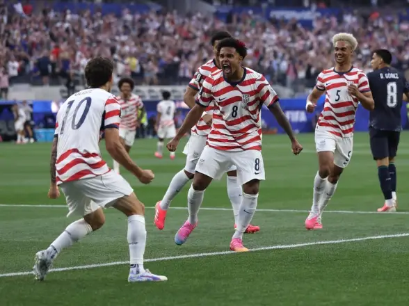 Estados Unidos arrancó con una paliza ante Paraguay y marcó la cancha en el Grupo D