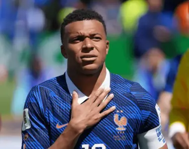 Mbappé volvió a ser figura y le mete presión a la pelea con Messi