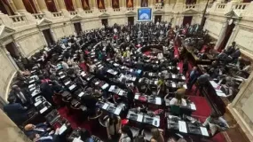 El oficialismo apuró el debate del Súper RIGI y sumó otra pulseada en el recinto