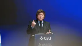 Milei cerró filas con Adorni, pero avisó que si la Justicia lo encuentra culpable lo saca sin vueltas