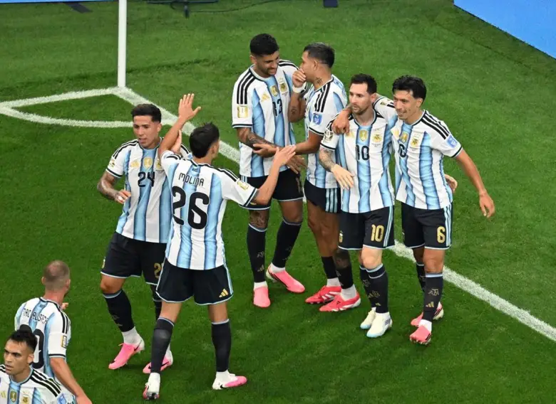 La Albiceleste enfrenta a Cabo Verde en el primer duelo de eliminación directa