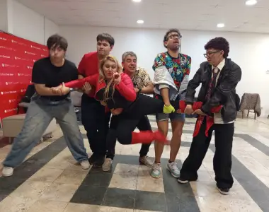 Un teatro en ruinas, rock y una historia que pega hondo en San Juan