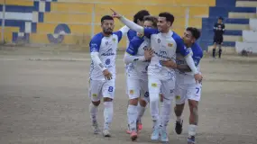 Colón pegó fuerte y se trepó solo a la punta; Unión de Villa Krause sigue sin reacción