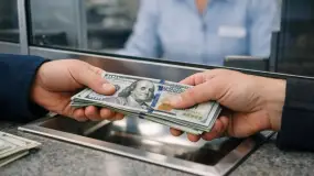 El Banco Central abrió la puerta para cobrar el sueldo en dólares