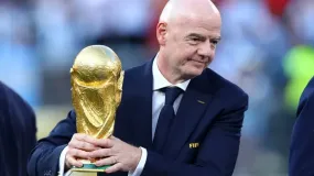 FIFA frenó el plan para abrir sus torneos a inversores privados tras la presión de UEFA