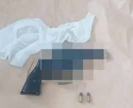 Tensión en una plaza de Las Pampas: detuvieron a dos sujetos armados tras un forcejeo